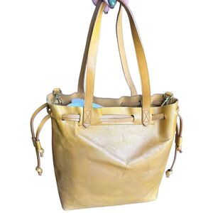 Madewell Medium Drawstring Transport Tote in leather cider crossbody